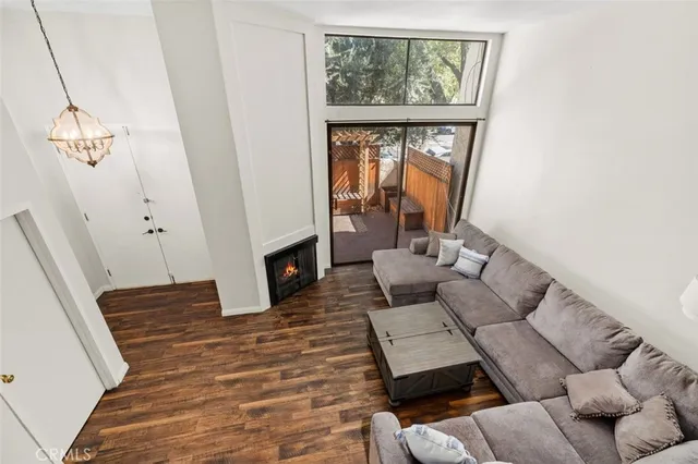 $715,000 | 6225 Shoup Avenue, Unit 109, Woodland Hills, CA 91367