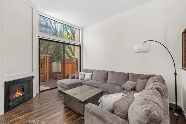 $715,000 | 6225 Shoup Avenue, Unit 109, Woodland Hills, CA 91367