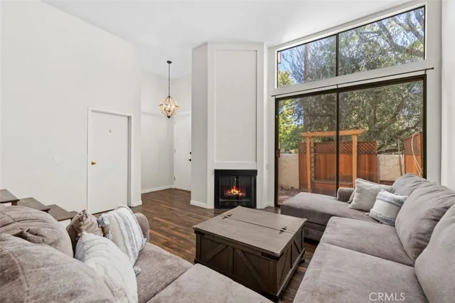 $715,000 | 6225 Shoup Avenue, Unit 109, Woodland Hills, CA 91367