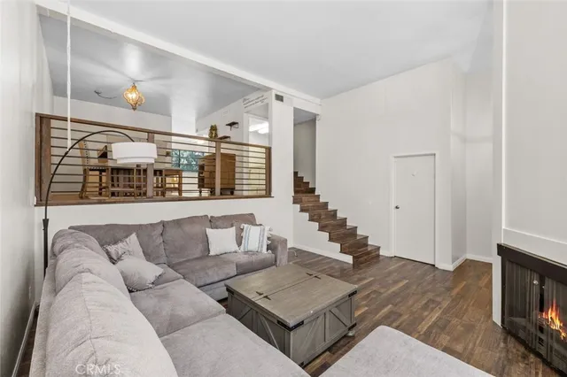 $715,000 | 6225 Shoup Avenue, Unit 109, Woodland Hills, CA 91367