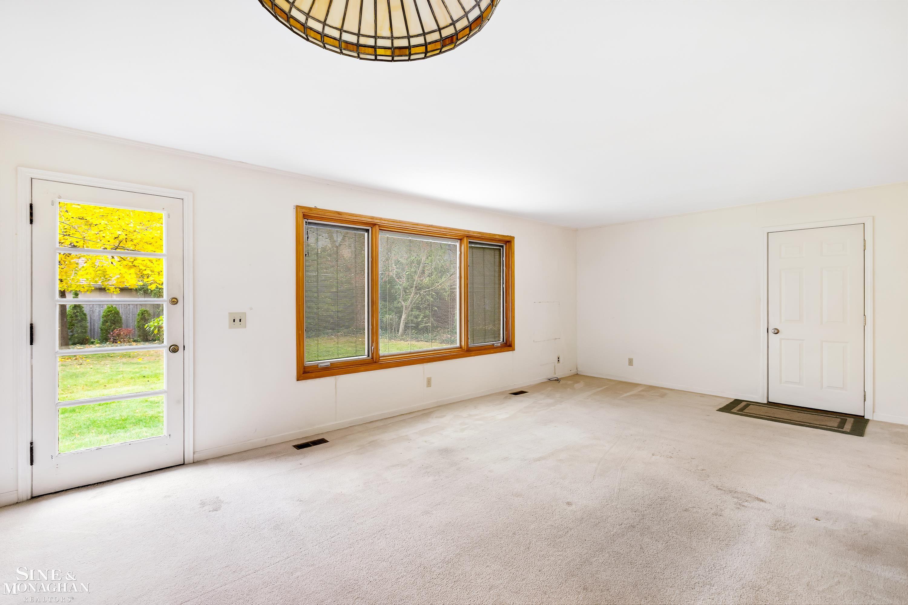915 Harcourt Road Grosse Pointe, MI 48230 - Photo 9 of 35 50162099-d6ac5b11-0b6d-4550-a2a8-818b4ed08826.JPG