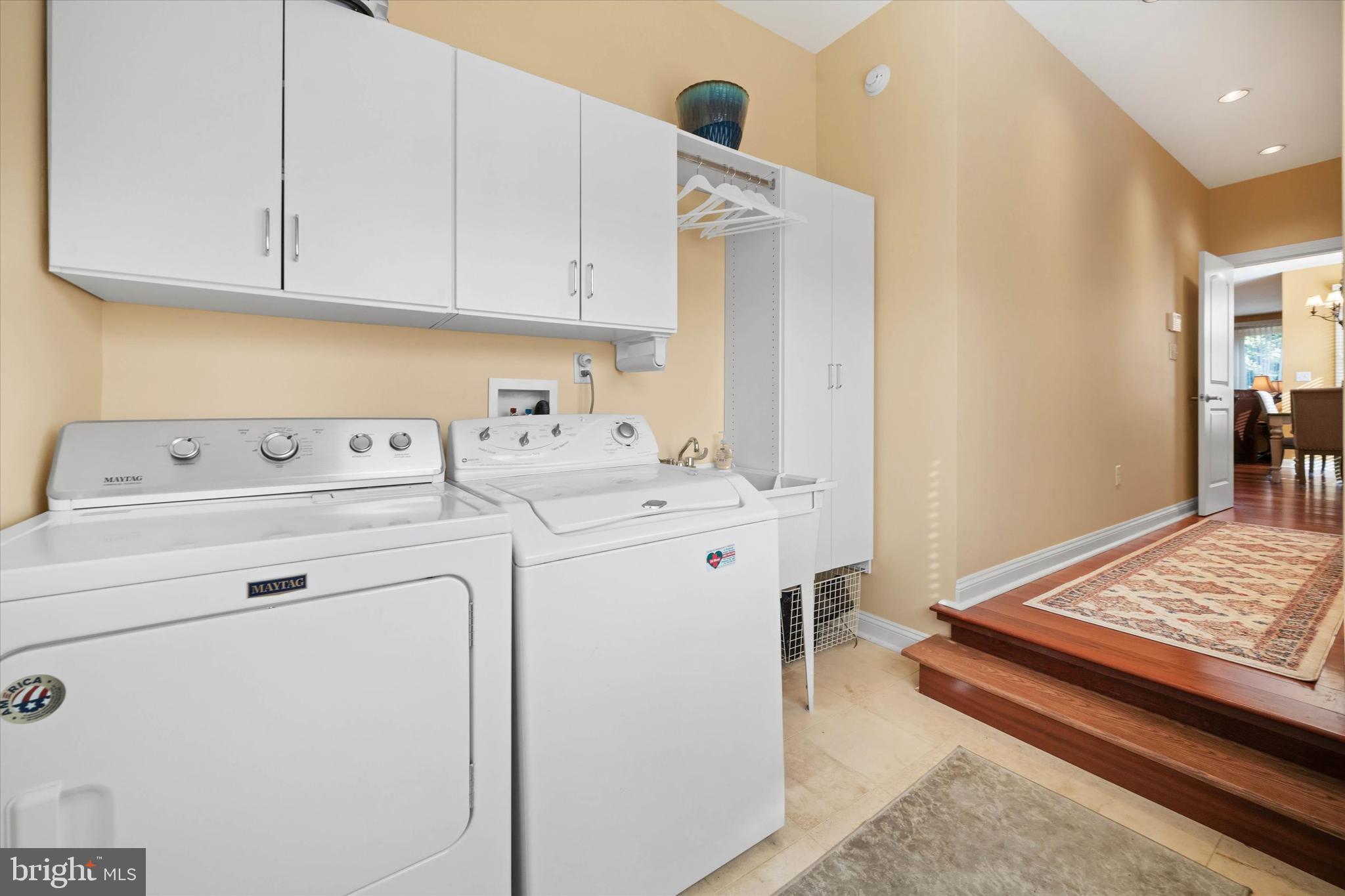 103 Downs Drive Wilmington, DE 19807 - Photo 35 of 70 a utility room with dryer and washer