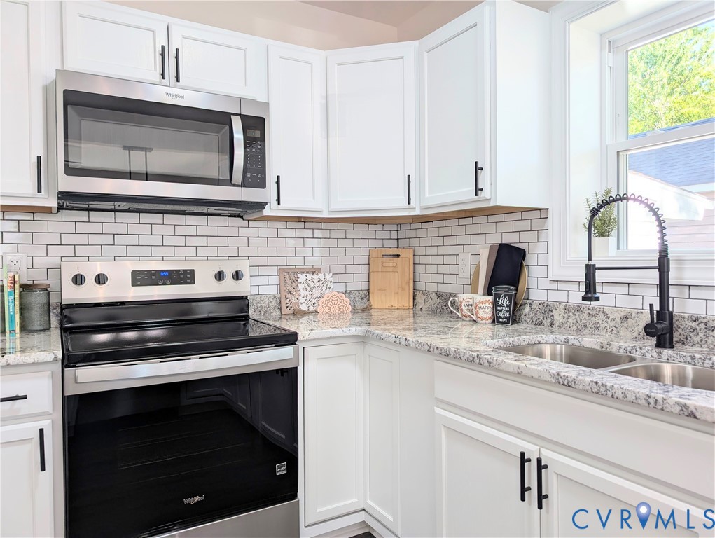 407 Washington Avenue Colonial Heights, VA 23834 - Photo 11 of 41 Kitchen with appliances with stainless steel finis