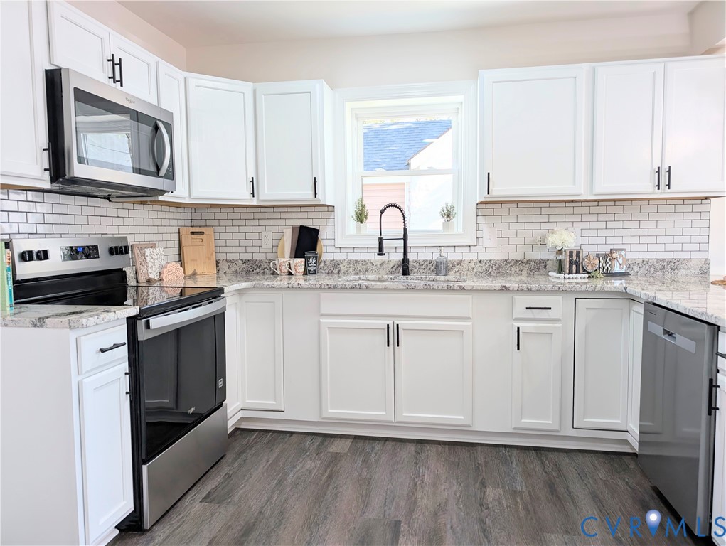 407 Washington Avenue Colonial Heights, VA 23834 - Photo 10 of 41 Kitchen with stainless steel appliances, white cab