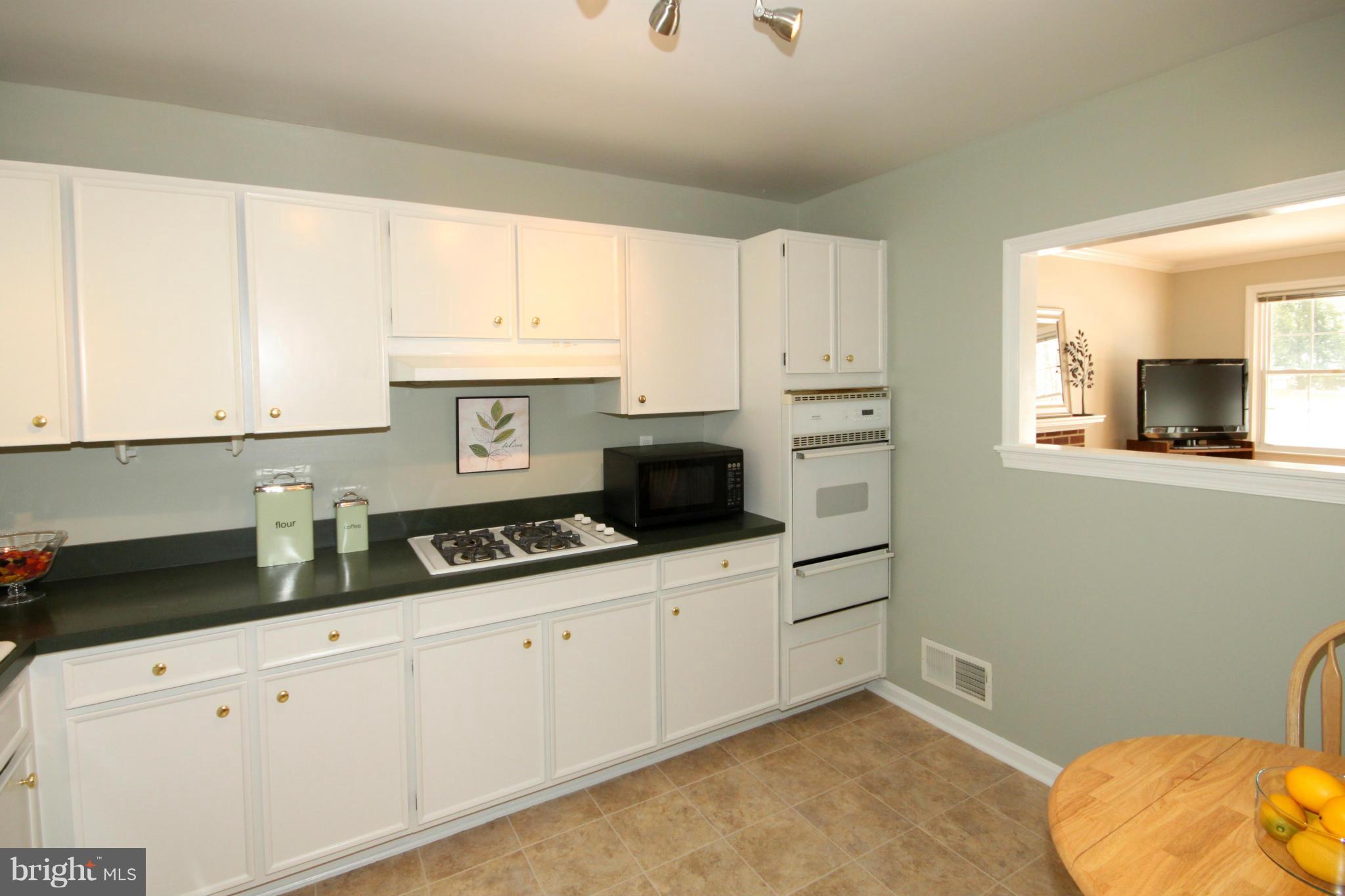 7505 Hamlet Street Springfield, VA 22151 - Photo 11 of 28 Kitchen