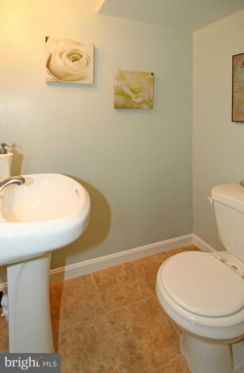 7505 Hamlet Street Springfield, VA 22151 - Photo 18 of 28 Bath