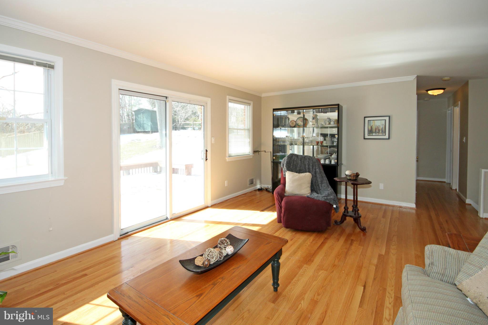 7505 Hamlet Street Springfield, VA 22151 - Photo 3 of 28 Living Room