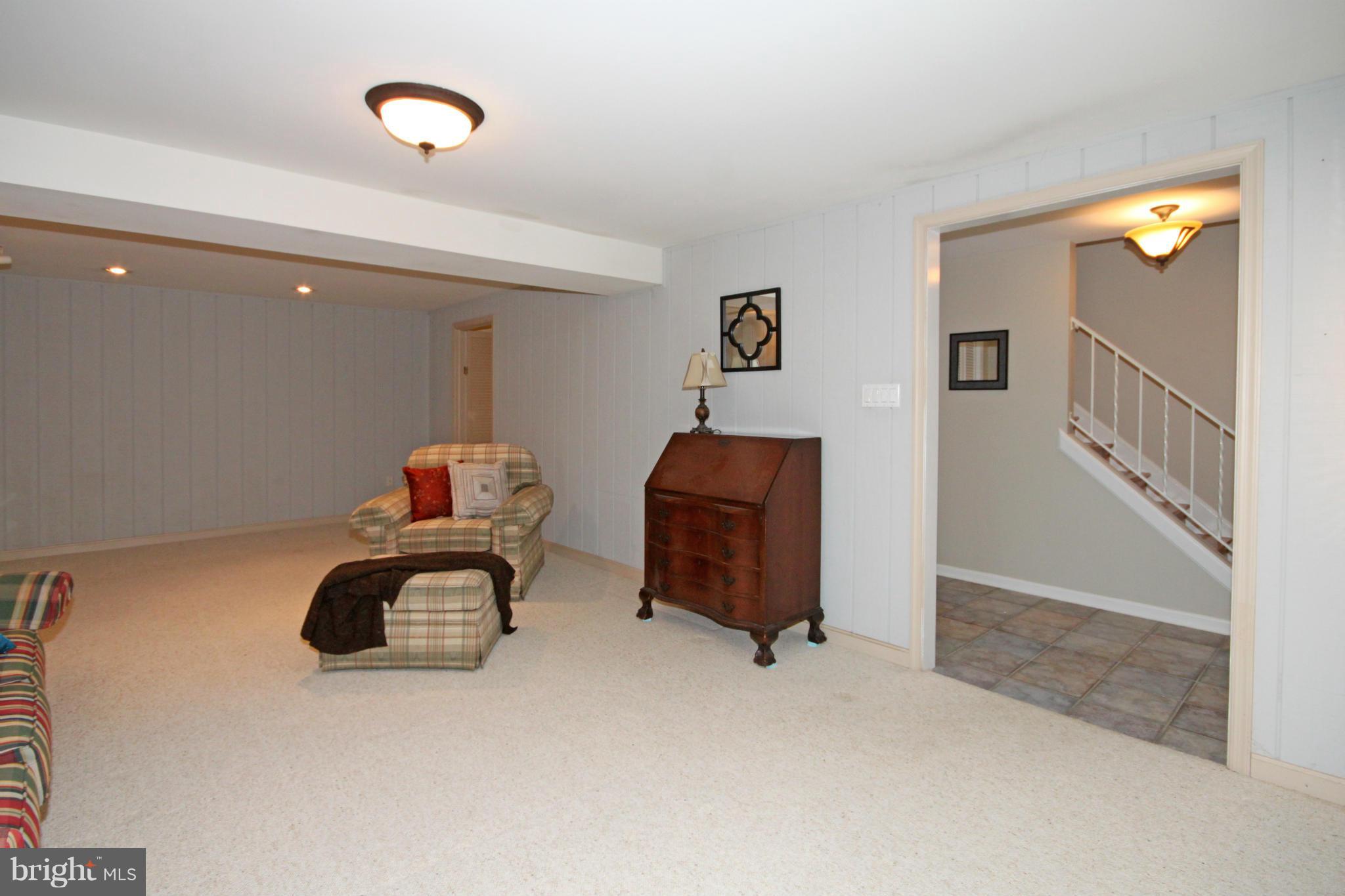 7505 Hamlet Street Springfield, VA 22151 - Photo 22 of 28 Family Room