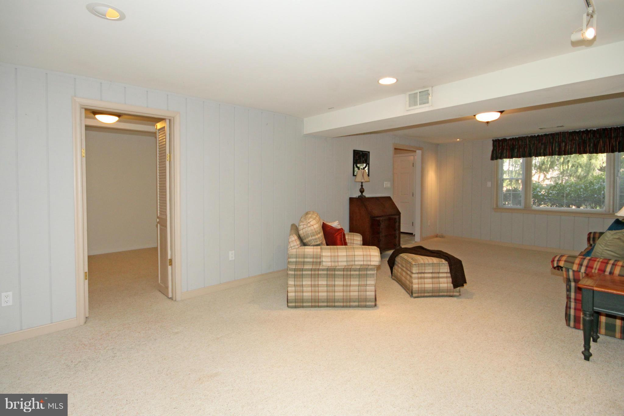 7505 Hamlet Street Springfield, VA 22151 - Photo 23 of 28 Family Room