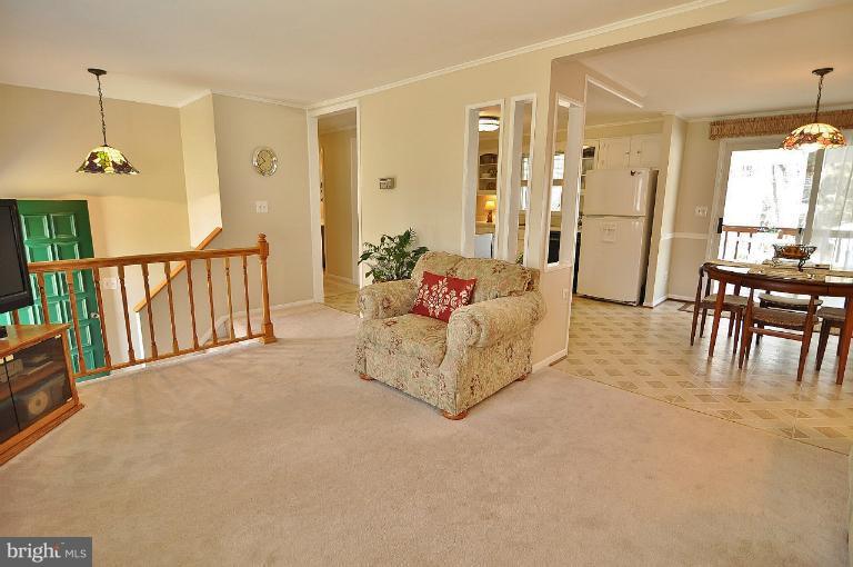 7807 Brooklyn Bridge Road Laurel, MD 20707 - Photo 13 of 27 Living Room