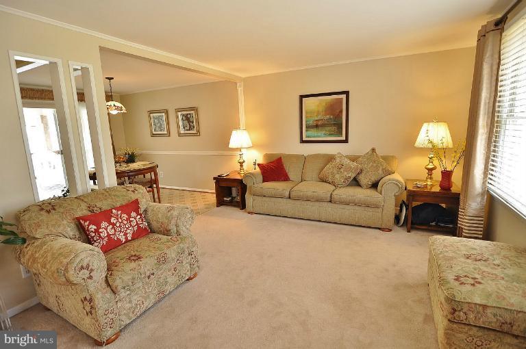 7807 Brooklyn Bridge Road Laurel, MD 20707 - Photo 18 of 27 Living Room is open and bright!