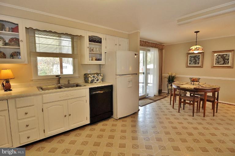 7807 Brooklyn Bridge Road Laurel, MD 20707 - Photo 5 of 27 Kitchen has sliders to covered deck