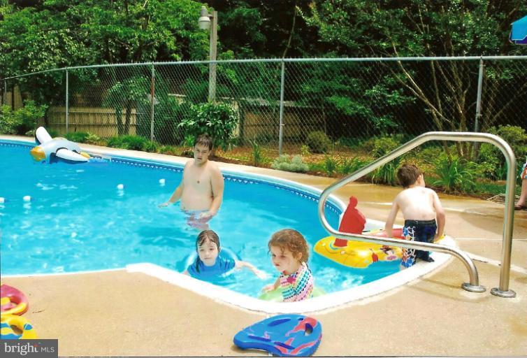 7807 Brooklyn Bridge Road Laurel, MD 20707 - Photo 8 of 27 Inground swimming pool!