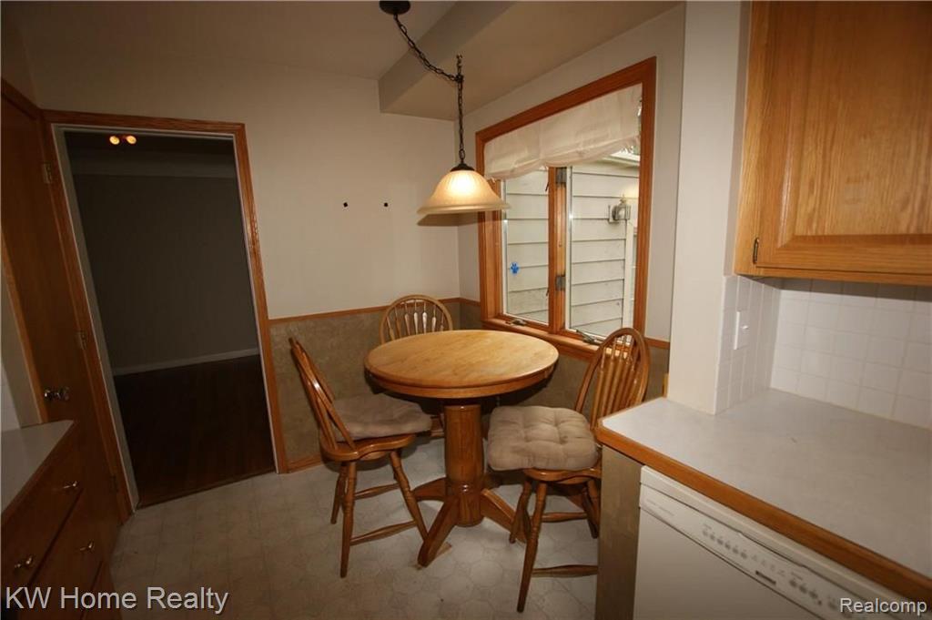 28035 Hawberry Road Farmington Hills, MI 48331 - Photo 19 of 38