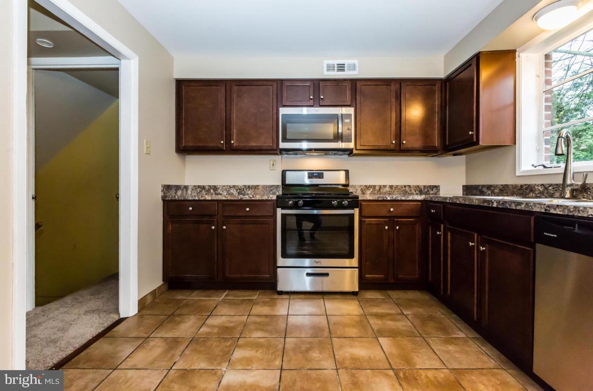 1104 Jamaica Road Lancaster, PA 17602 - Photo 11 of 29 Gallery Image 11