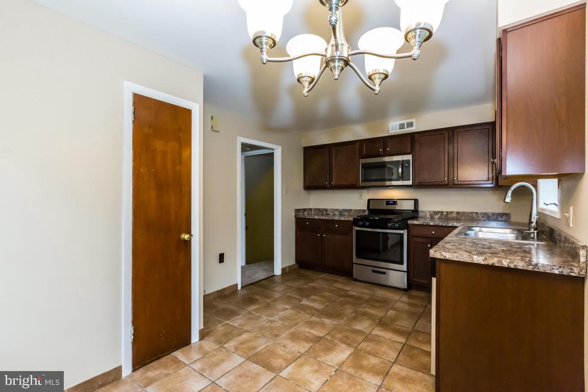 1104 Jamaica Road Lancaster, PA 17602 - Photo 12 of 29 Gallery Image 12