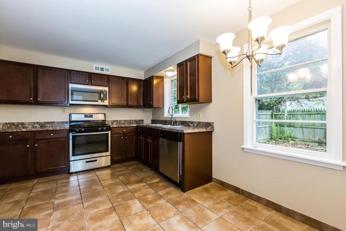 1104 Jamaica Road Lancaster, PA 17602 - Photo 13 of 29 Gallery Image 13