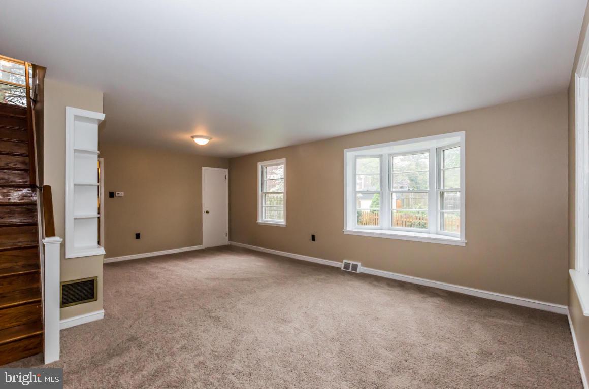 1104 Jamaica Road Lancaster, PA 17602 - Photo 6 of 29 Gallery Image 6