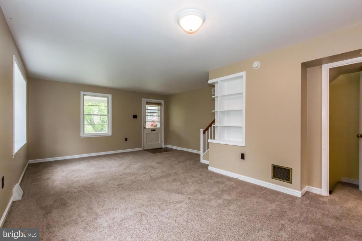 1104 Jamaica Road Lancaster, PA 17602 - Photo 8 of 29 Gallery Image 8