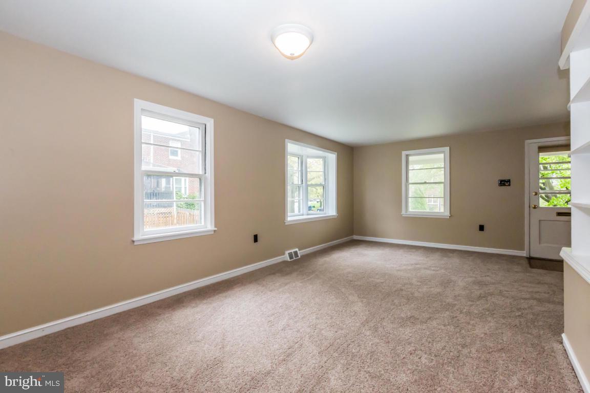 1104 Jamaica Road Lancaster, PA 17602 - Photo 9 of 29 Gallery Image 9
