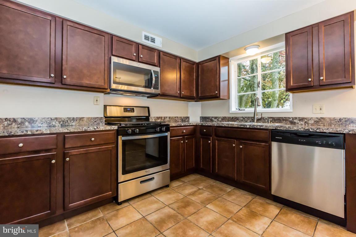 1104 Jamaica Road Lancaster, PA 17602 - Photo 10 of 29 Gallery Image 10