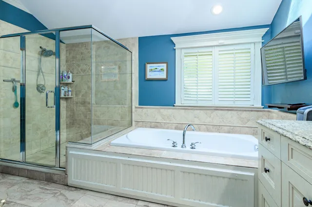 $695,000 | 2 Bramble Bush, Unit 2, Avon, CT 06001