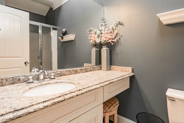 $695,000 | 2 Bramble Bush, Unit 2, Avon, CT 06001