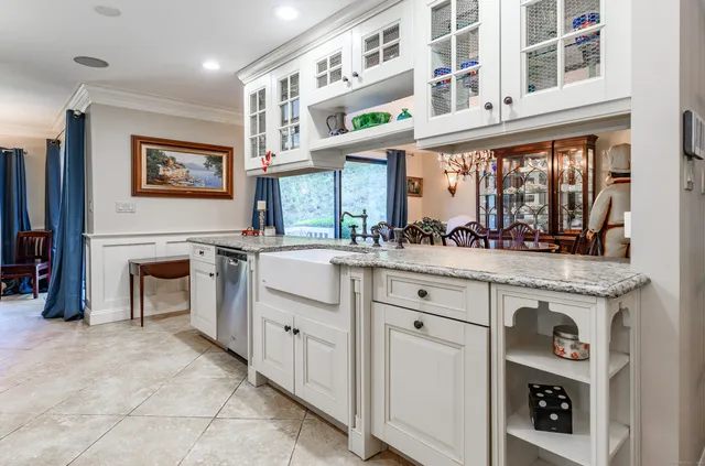 $695,000 | 2 Bramble Bush, Unit 2, Avon, CT 06001