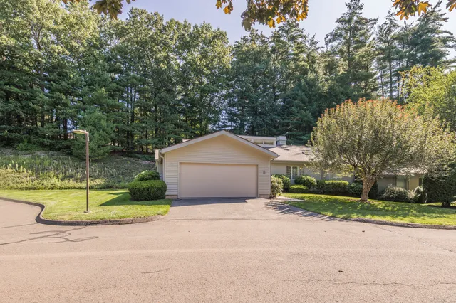 $695,000 | 2 Bramble Bush, Unit 2, Avon, CT 06001