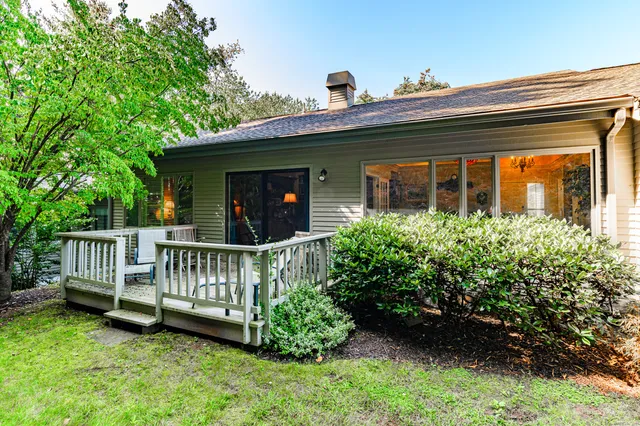 $695,000 | 2 Bramble Bush, Unit 2, Avon, CT 06001