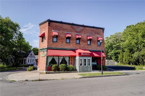 $1,195 | 90 Henrietta Street, Unit 4, Rochester, NY 14620