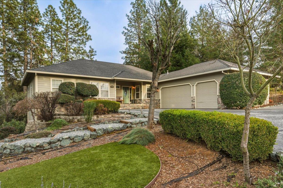 a view of a house with yard and tree s