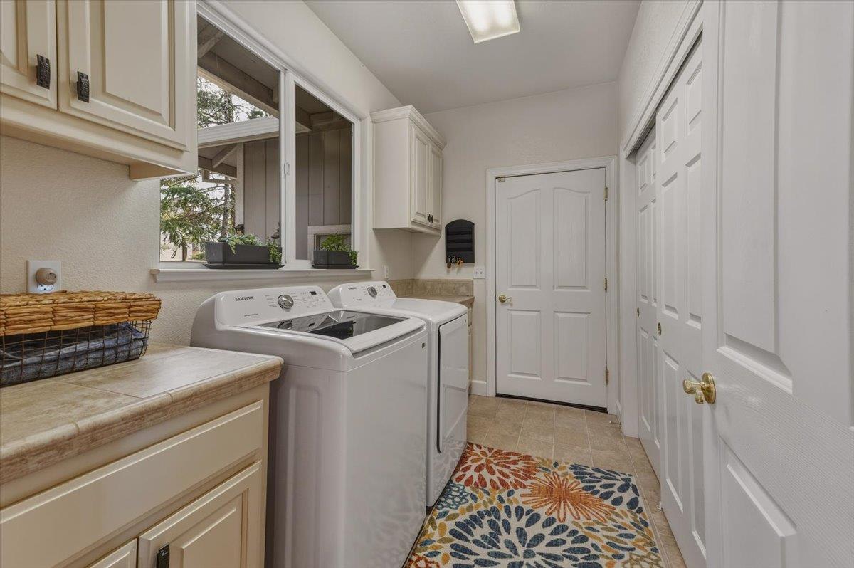 16041 John Way Grass Valley, CA 95949 - Photo 25 of 56 a kitchen with a stove and a refrigerator