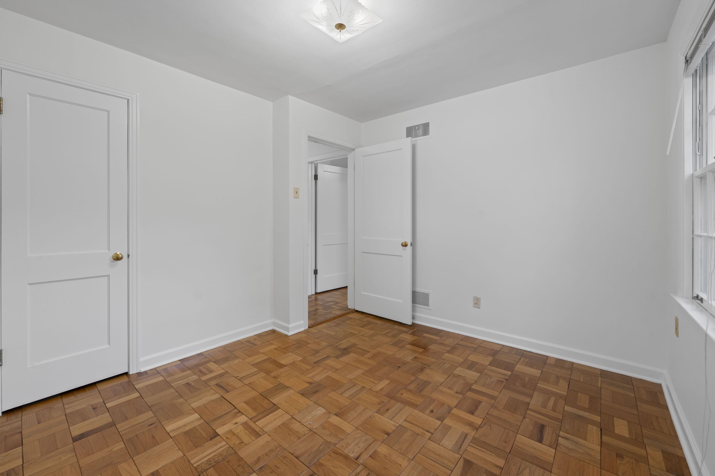 5076 Dee Road Memphis, TN 38117 - Photo 18 of 26 a view of room