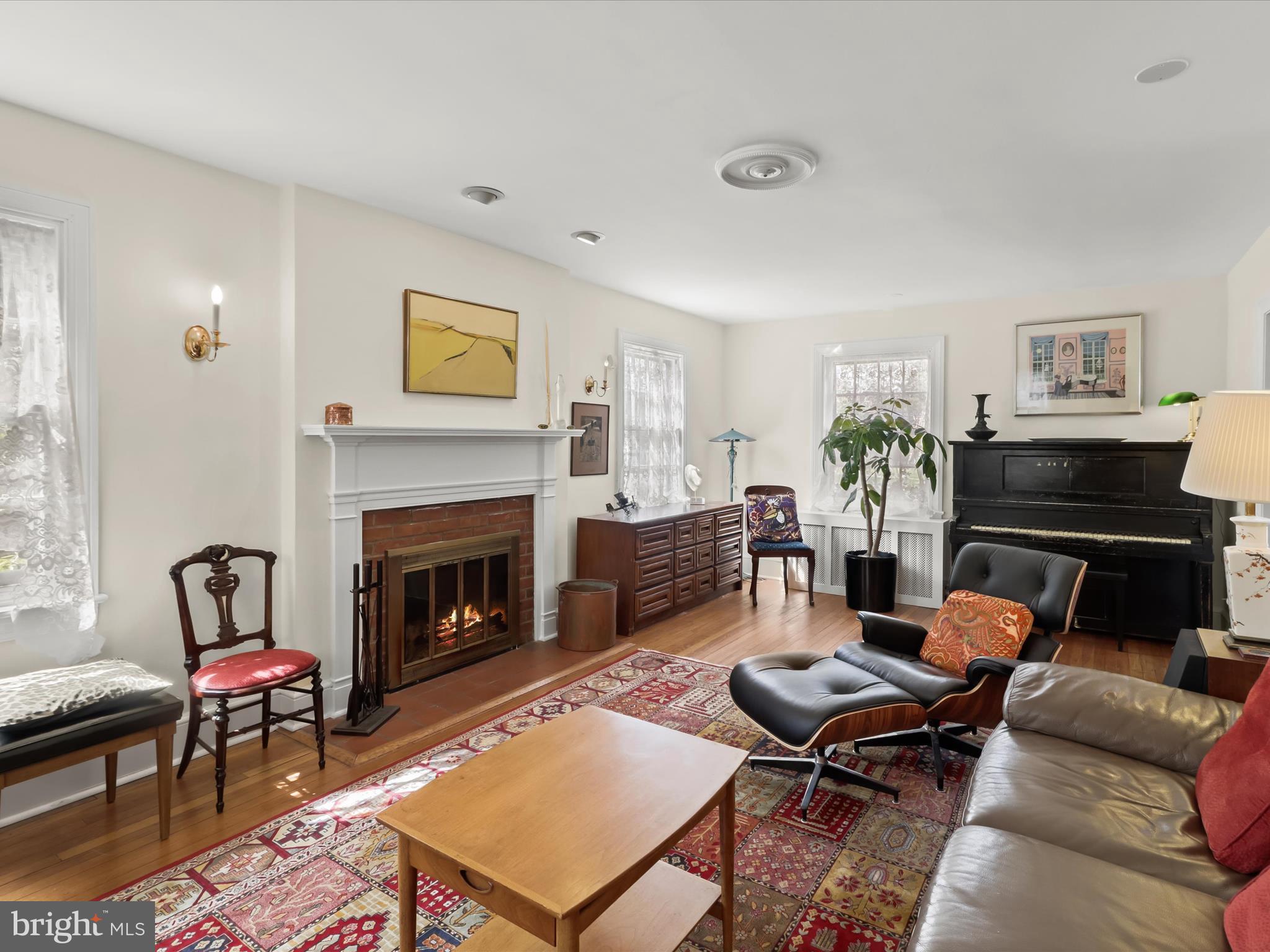 4611 Amherst Road College Park, MD 20740 - Photo 5 of 59 Living Room
