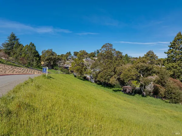 $509,000 | 513 Larch Drive, Petaluma, CA 94952