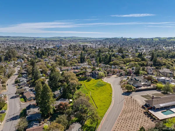 $509,000 | 513 Larch Drive, Petaluma, CA 94952