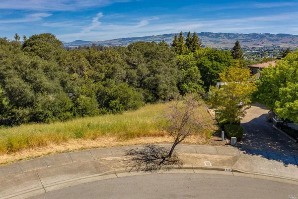 $509,000 | 513 Larch Drive, Petaluma, CA 94952