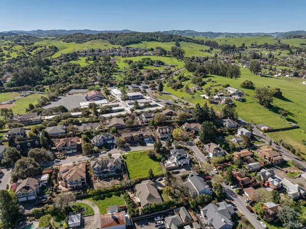 $509,000 | 513 Larch Drive, Petaluma, CA 94952