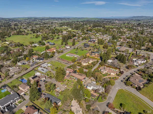 $509,000 | 513 Larch Drive, Petaluma, CA 94952