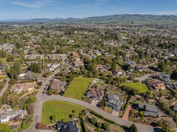 $509,000 | 513 Larch Drive, Petaluma, CA 94952