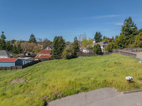 $509,000 | 513 Larch Drive, Petaluma, CA 94952