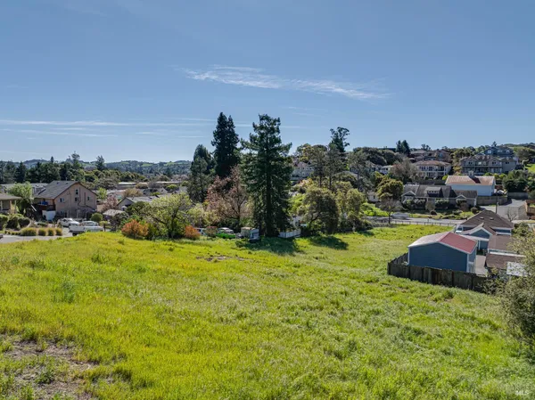 $509,000 | 513 Larch Drive, Petaluma, CA 94952