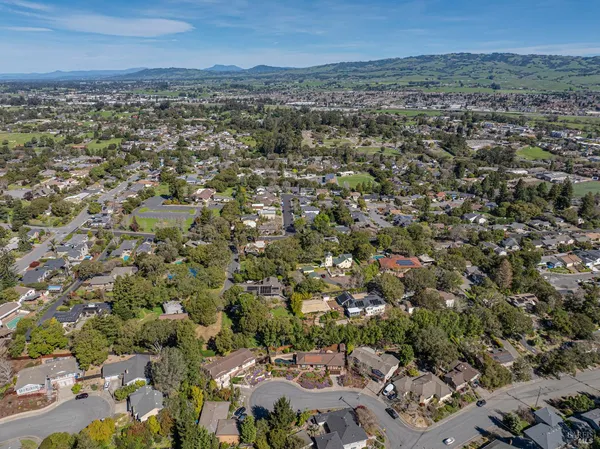 $509,000 | 513 Larch Drive, Petaluma, CA 94952