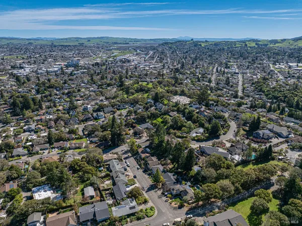 $509,000 | 513 Larch Drive, Petaluma, CA 94952