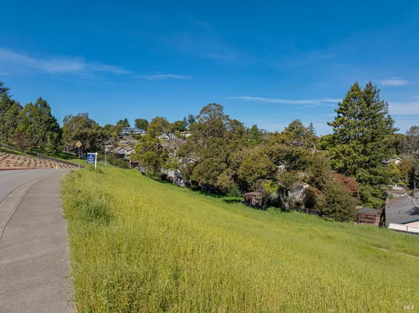 $509,000 | 513 Larch Drive, Petaluma, CA 94952