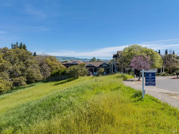 $509,000 | 513 Larch Drive, Petaluma, CA 94952
