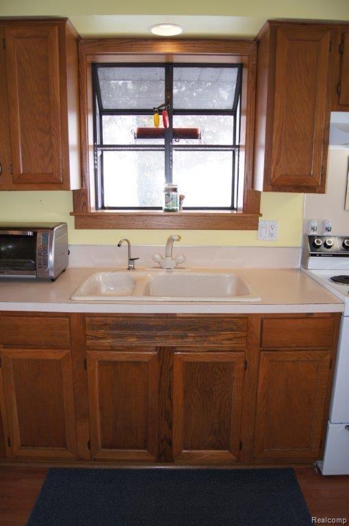 3883 Hunt Road Lapeer, MI 48446 - Photo 4 of 22 3883 Hunt 036.jpg