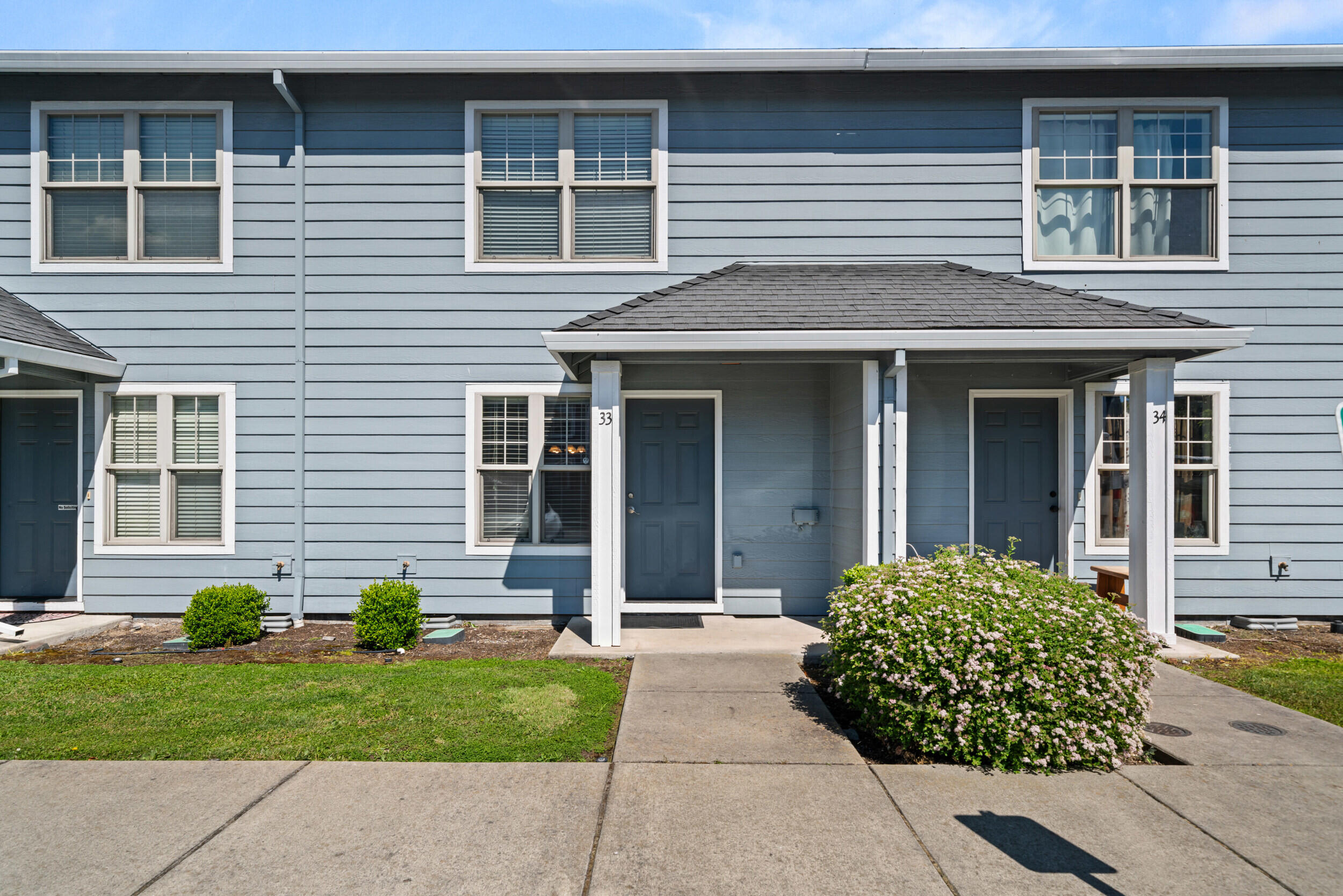 450 Midway Road, Unit 33 Medford, OR 97501 - Photo 1 of 21 a front view of a house with garden