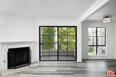 $3,695 | 909 North Croft Avenue, Unit 301, Los Angeles, CA 90069